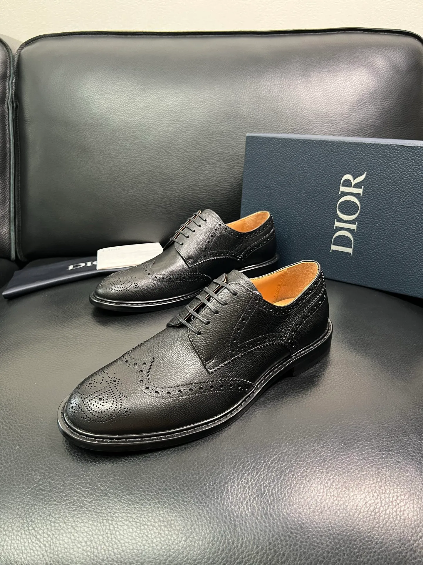 Men's shoes 💰940 Dior top purchasing agent, synchronized with Dior counters, original factory configuration, imported Italian cowhide, fully imported water-dyed cowhide lining, sole: original factory special supply, original sole super comfortable, original factory follow-up order 🔍🔍High quality, welcome to compare, code number 39-44 (can be ordered 38 45 46) 85868